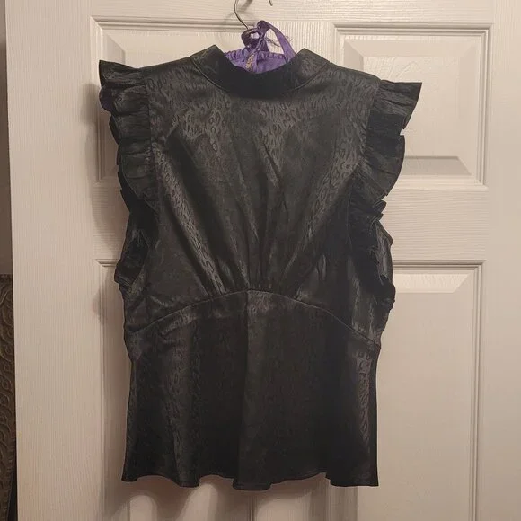 NWOT Lulus Skylar Rose Black Sleeveless Satin Leopard Peblum Blouse - Picture 2 of 7